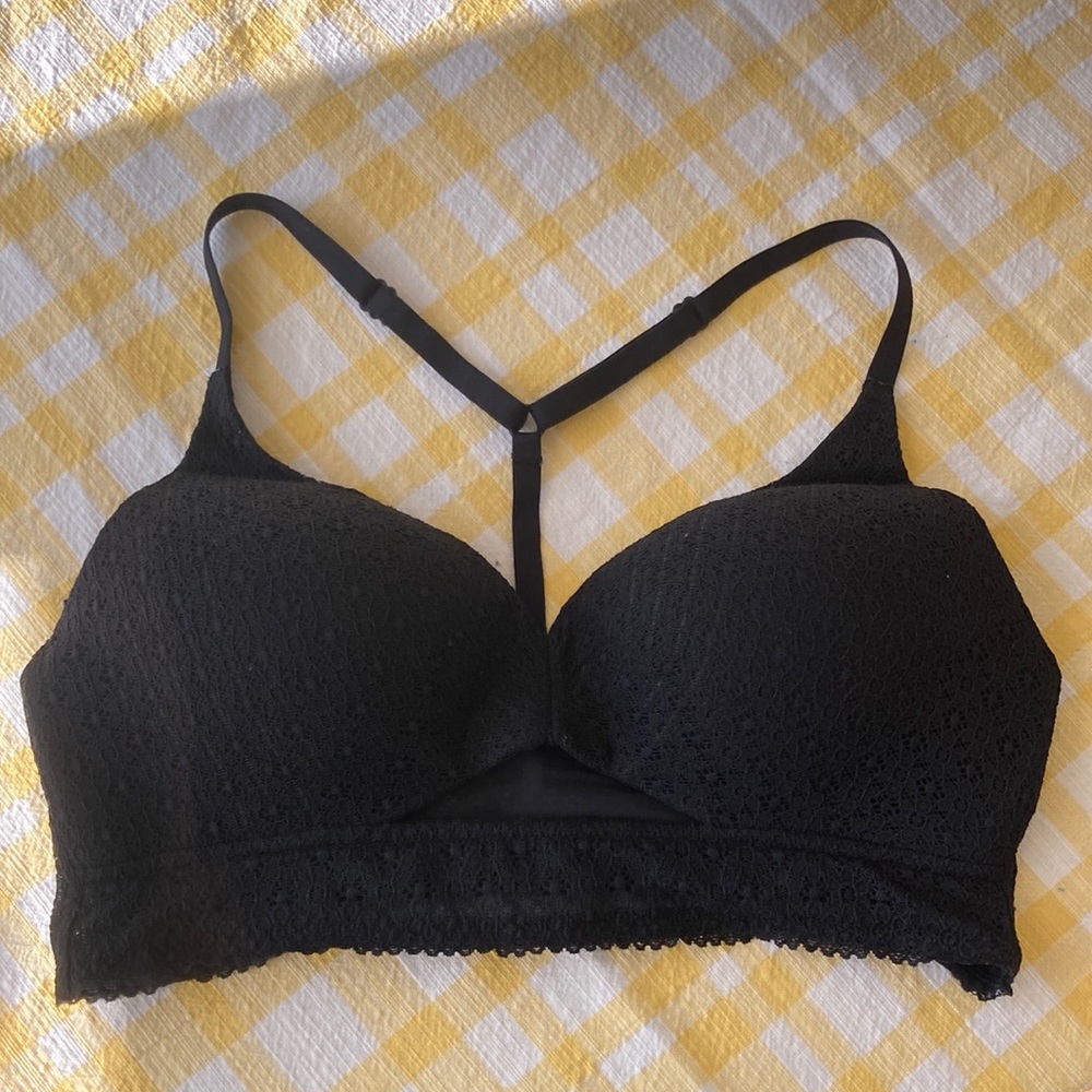 Victoria’s Secret black lacy bra. Size 36D.